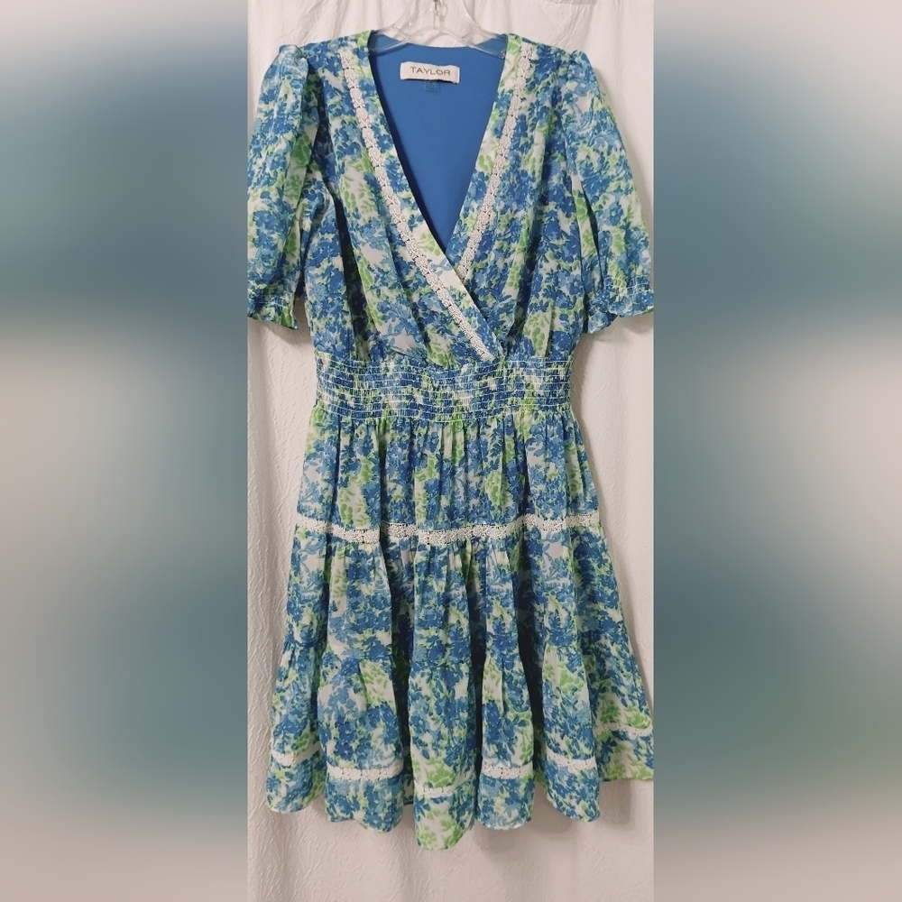TAYLOR Blue Floral Print Tiered Smocked Lace Trim V-Neck Babydoll Dress Size 10